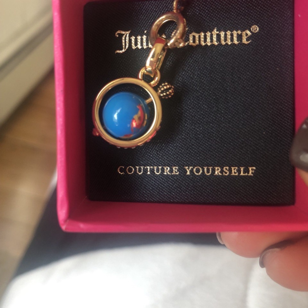 Juicy couture c-globe charm